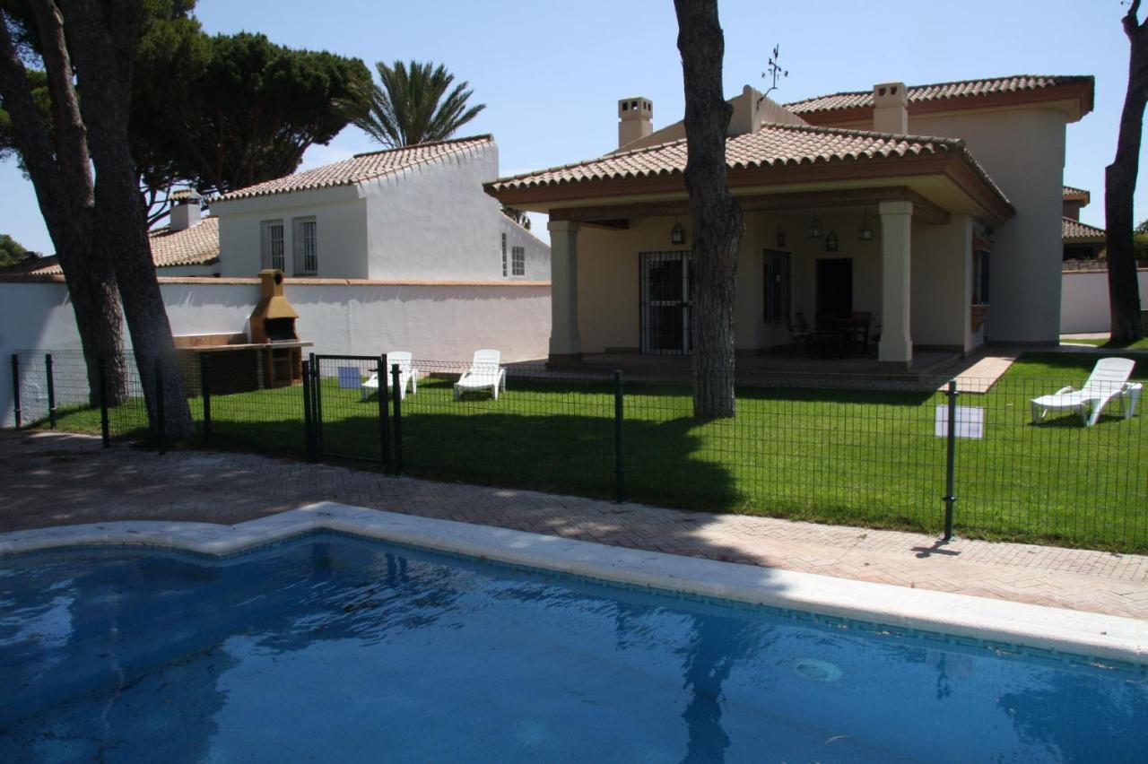 Moderno Y Amplio Chalet, Con Piscina Privada Chiclana de la Frontera Exterior photo