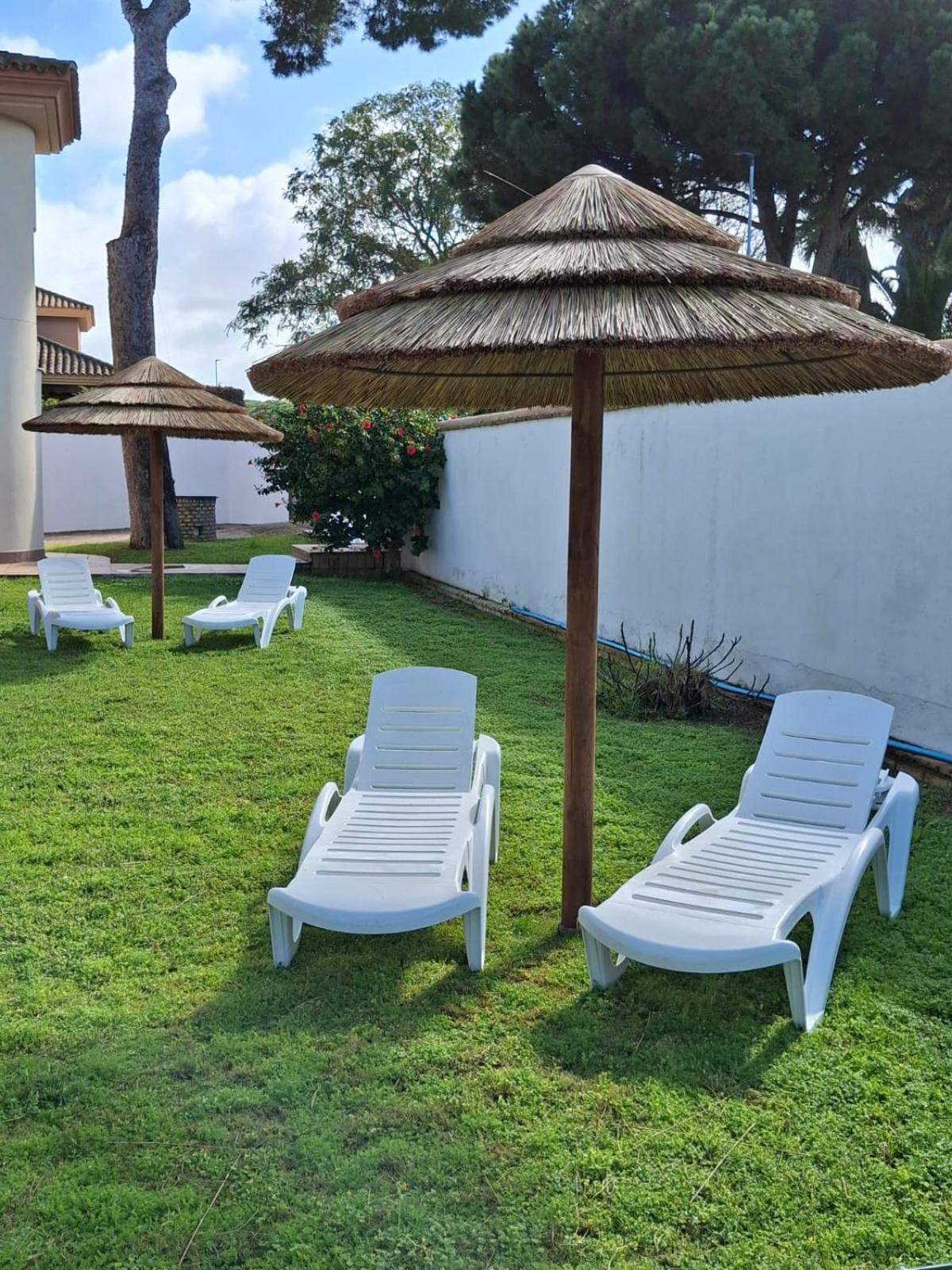Moderno Y Amplio Chalet, Con Piscina Privada Chiclana de la Frontera Exterior photo